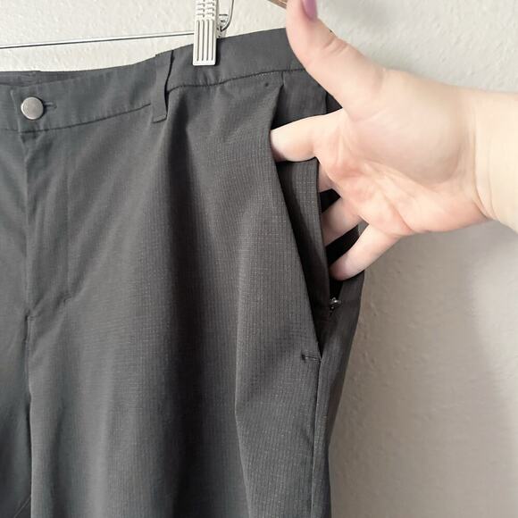 Lululemon ABC Classic-Fit Short 7"
WovenAir Men’s Size 38 Solar Gray - Picture 4 of 13